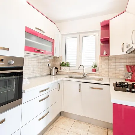 Sara - Garage Included Makarska