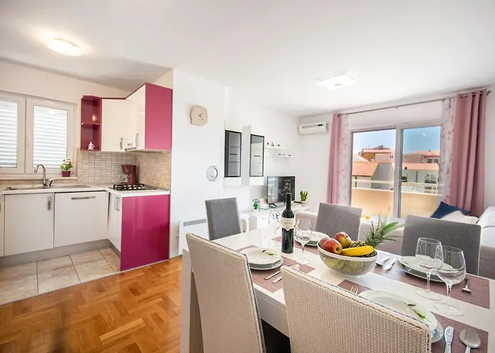 Sara - Garage Included Lejlighed