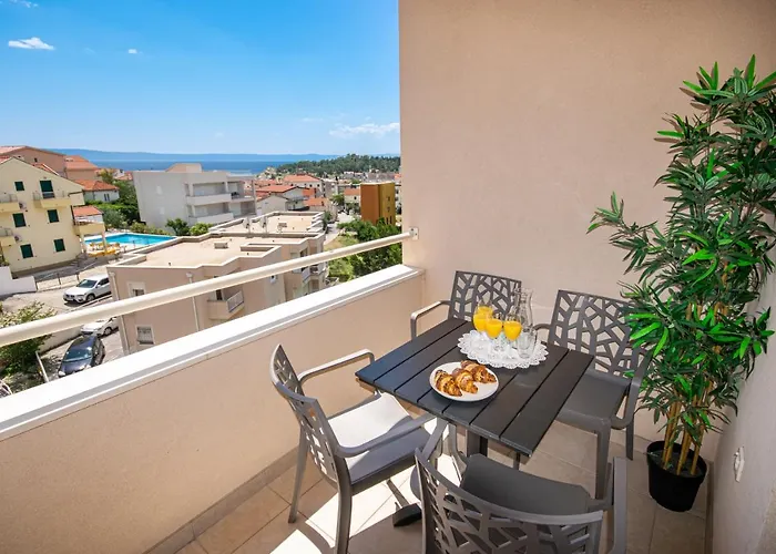 Sara - Garage Included