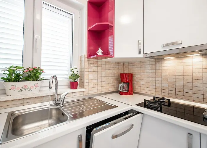 Sara Апартаменти *