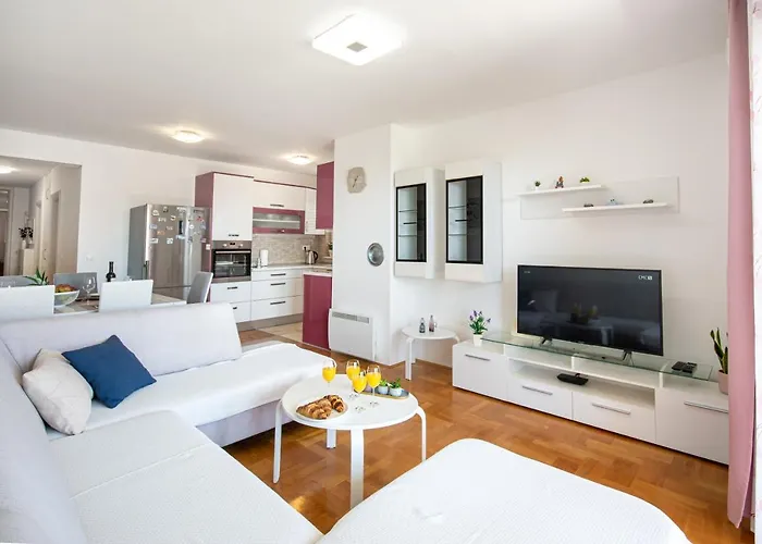 Sara Апартаменти Макарська