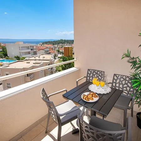 Sara - Garage Included