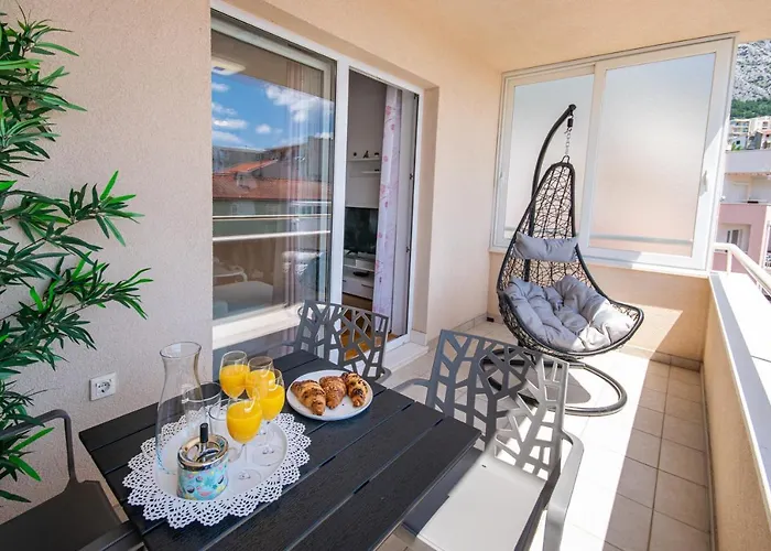 דירה Sara - Garage Included *