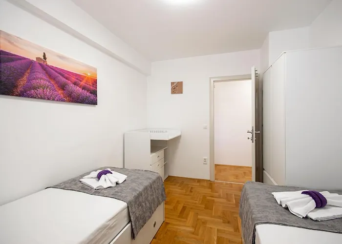 Sara - Garage Included דירה