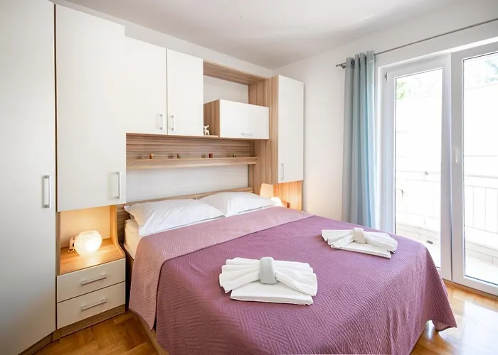 Sara - Garage Included דירה *